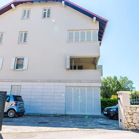 New! Carpe Diem 1,split-bacvice,free Wi-fi, Parking